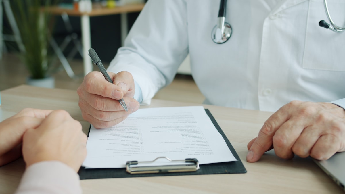 Nutricionista no consultório profissional